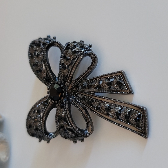 Vintage Brooches - Picture 2 of 5